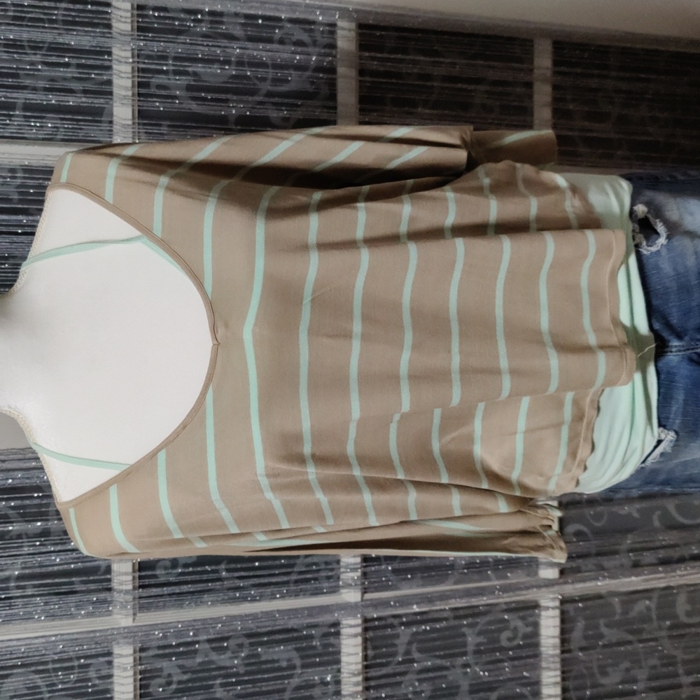 Express Size Medium True To Size Batwing Style Ta… - image 1